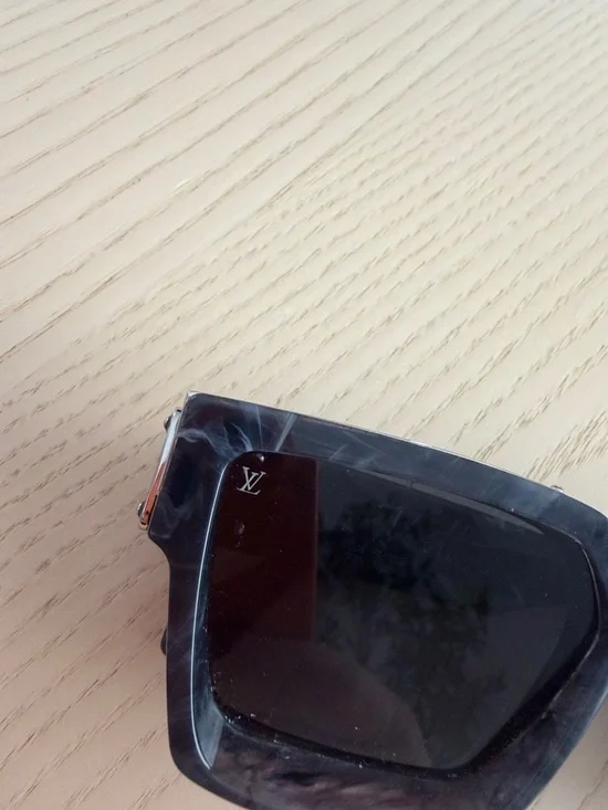 Louis Vuitton Sunglasses - Picture 12 of 13